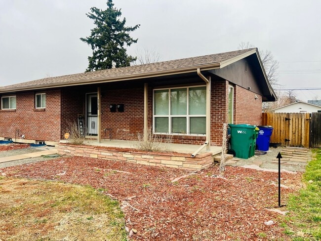 Photo - 3 Bed-1 Bathroom Available in Anshutz Medical Center Area - Duplex lower unit Townhome