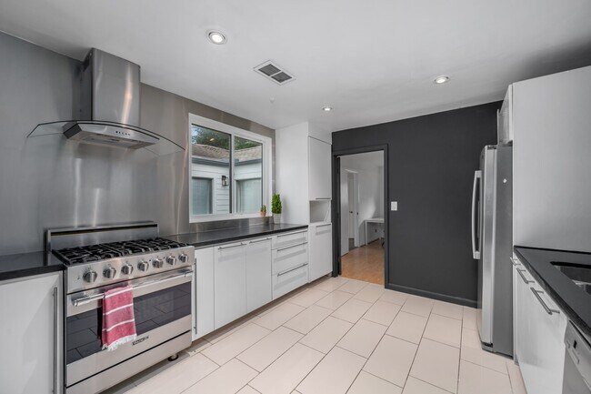 Foto del edificio - 3106 Salem Ct