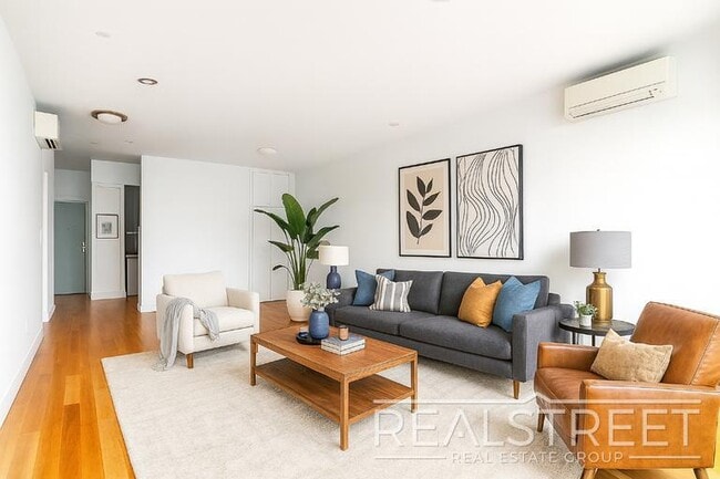 Building Photo - LUXURY 2 Bed LOFT in Queens!