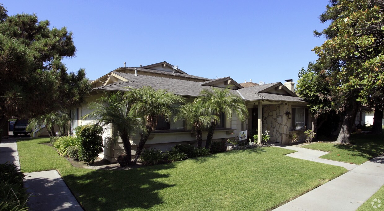 Primary Photo - 2331 E Omega Ave