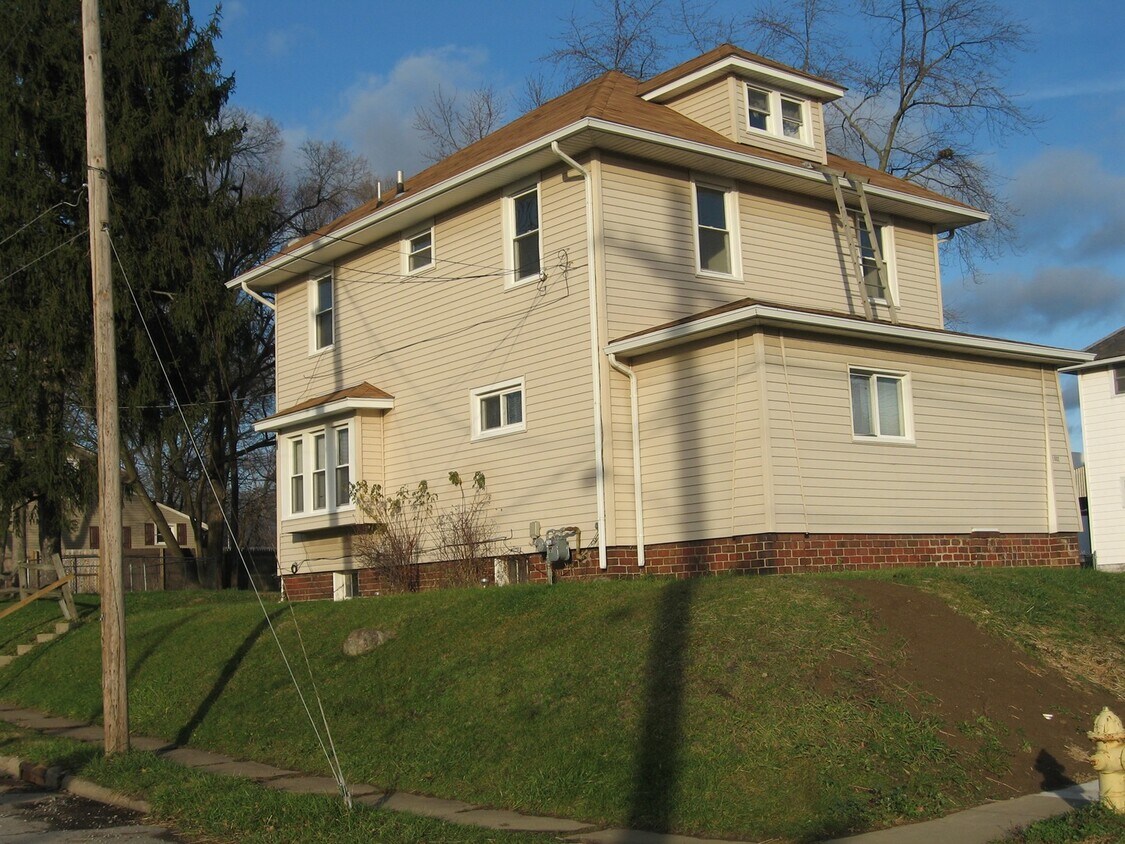 Primary Photo - 1002 Nold Ave