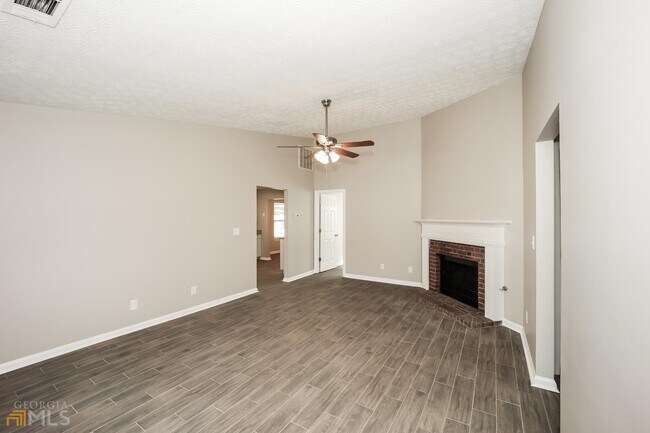 Building Photo - 989 Maple Leaf Ridge