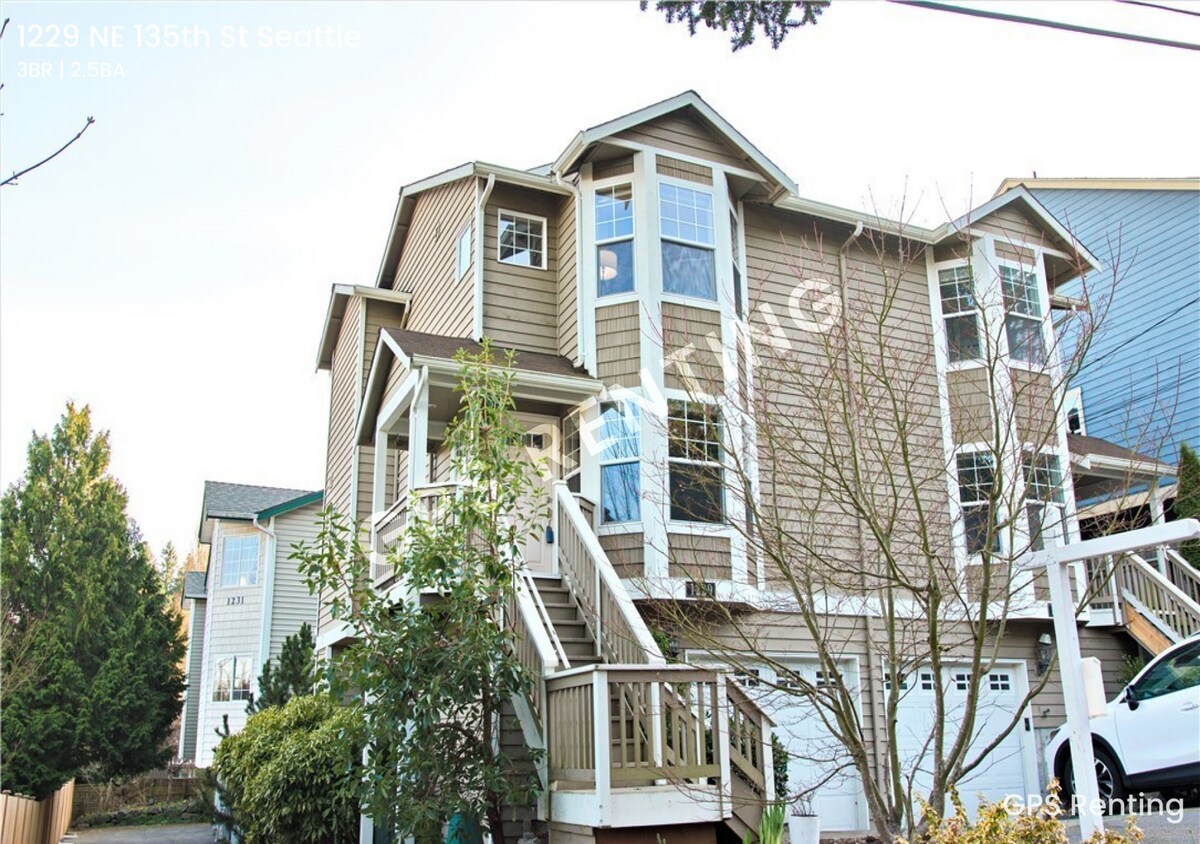 Primary Photo - Prime Location For This 3 Bedroom Townhome!