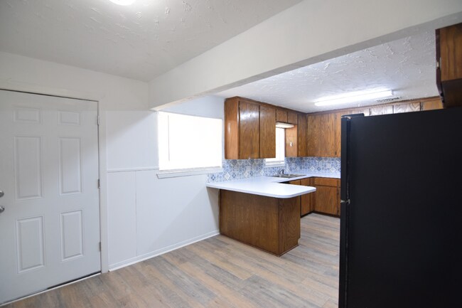 Building Photo - 301 S 7th St