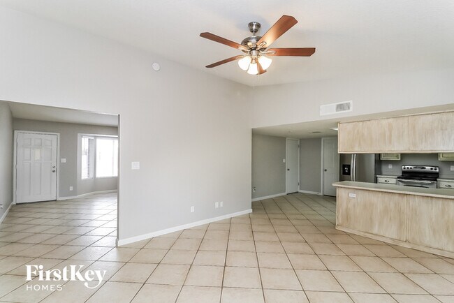 Foto del edificio - 1324 S Lemon