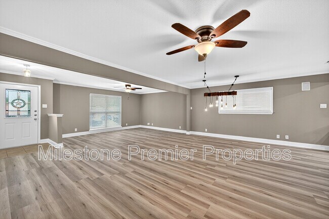 Building Photo - 112 S Wood Ave