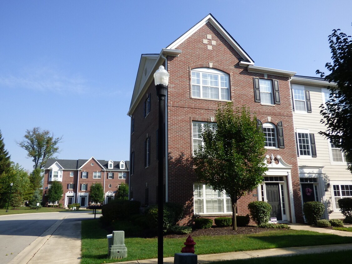8213 Katrina Way, Fishers, IN 46038 Townhome Rentals in Fishers IN