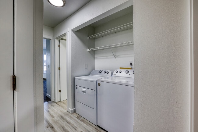 Building Photo - Maple Grove Apartments