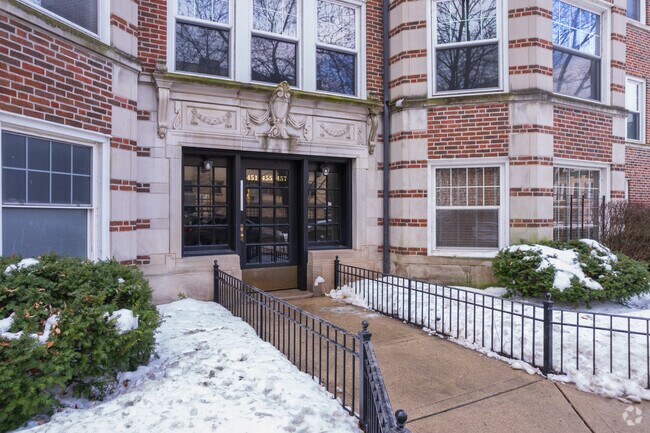 Entrance - 451-457 W Oakdale Ave