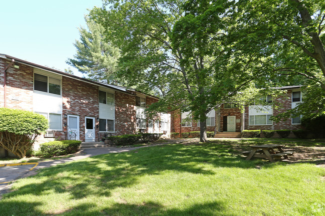 Building Photo - Brookside Gardens Apartments