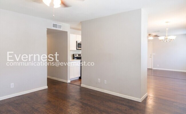 Foto del edificio - 2333 E Camino St