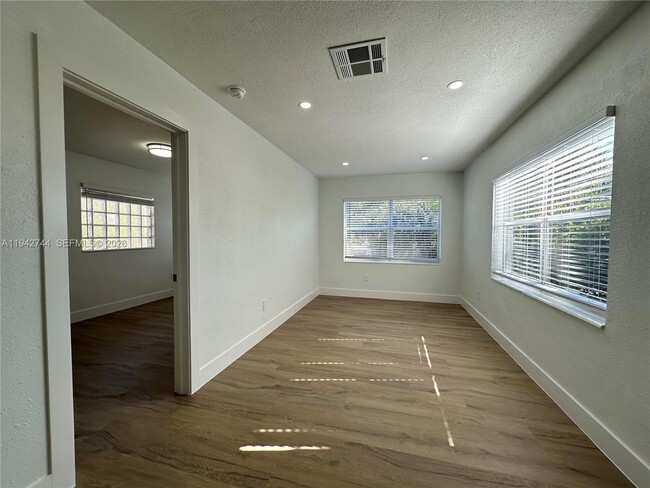 Building Photo - 3331 SW 15th Ave