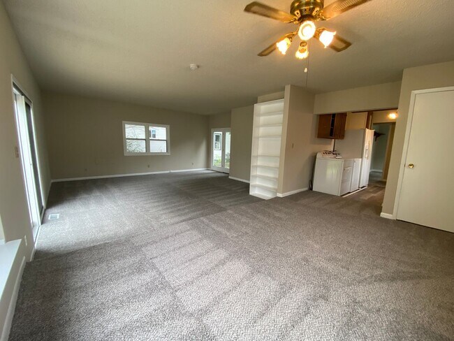 Foto del edificio - Renovated 3 bedroom/1bath ranch style home