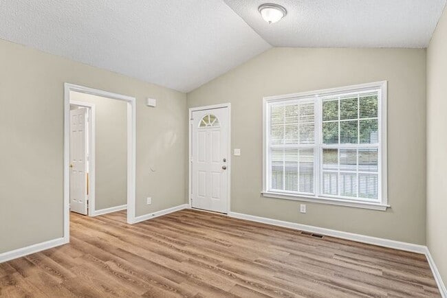 Building Photo - Welcome to this charming 4 bedroom, 2 bathroom home located in Greensboro, NC.