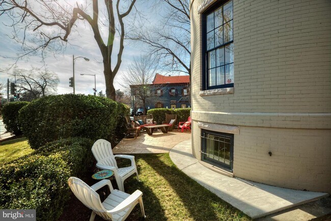 Foto del edificio - 300 North Carolina Ave SE