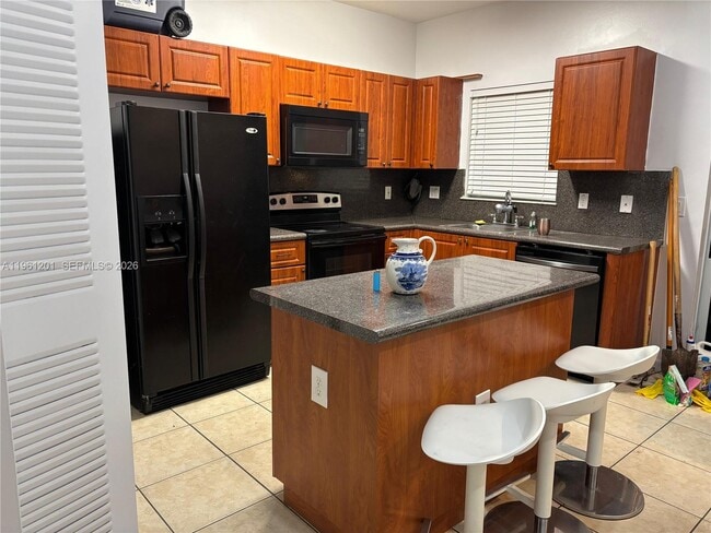 Building Photo - 2907 SE 15th Terrace