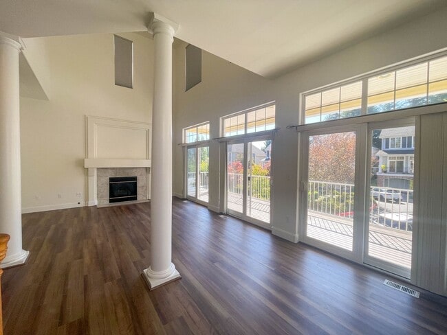 Building Photo - 3bd/3ba Bellevue Home