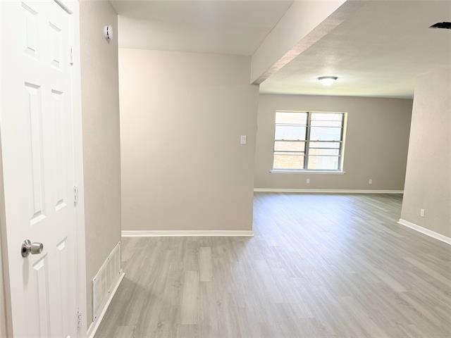 Foto del edificio - 1228 Oak Dr