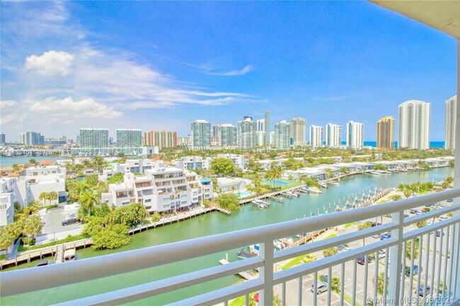 Building Photo - 400 Kings Point Dr