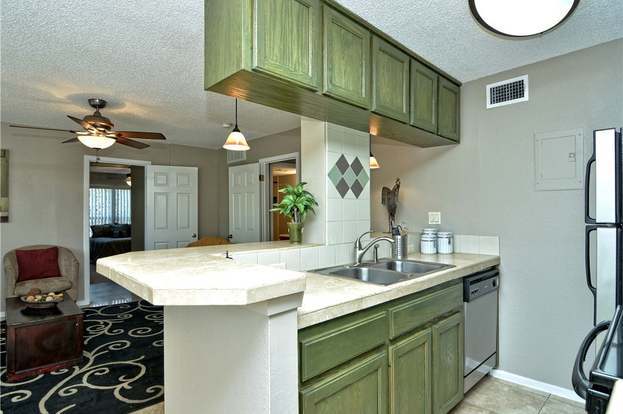 Building Photo - 2220 Leon St