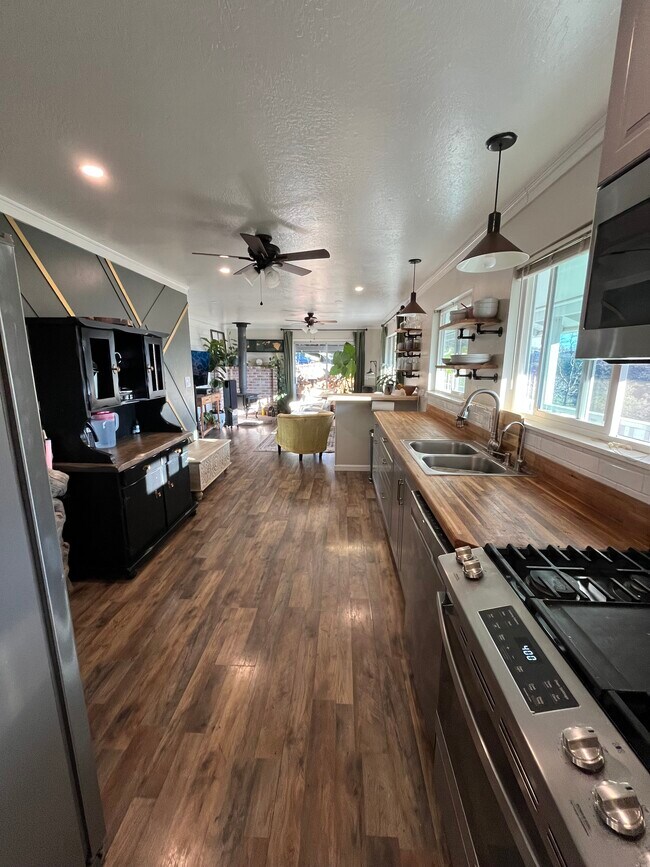 Foto del edificio - 564 E Jackson St