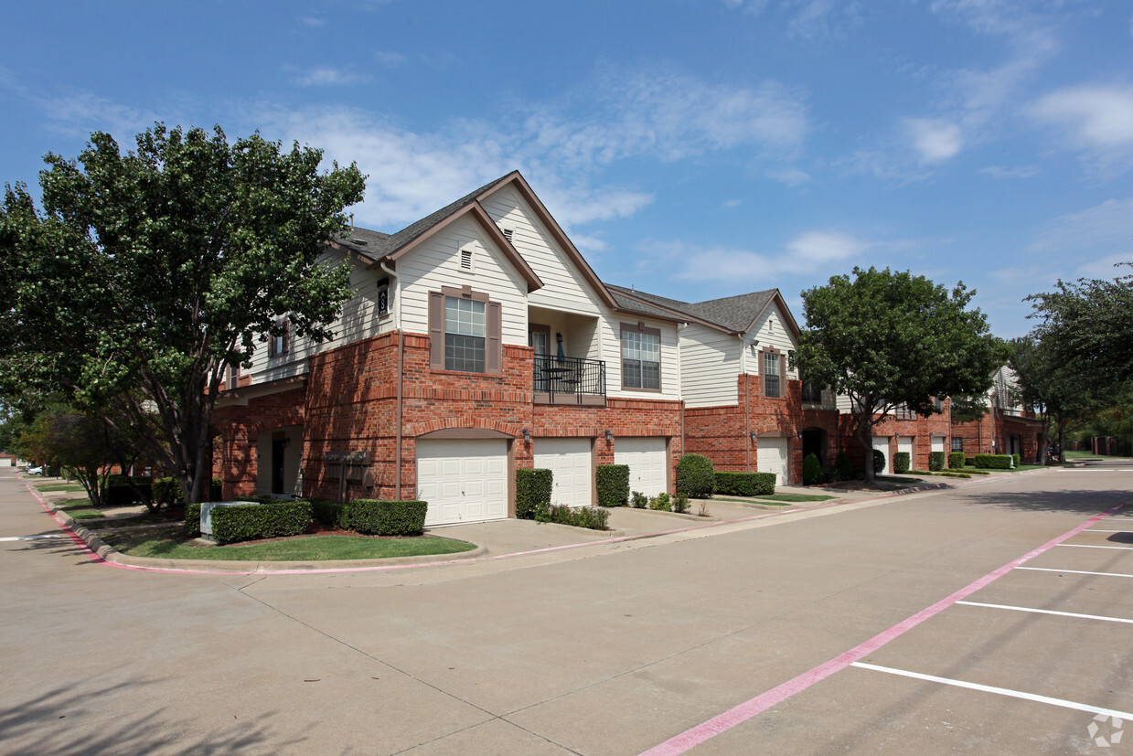 Minimalist Apartments On Preston In Plano for Small Space