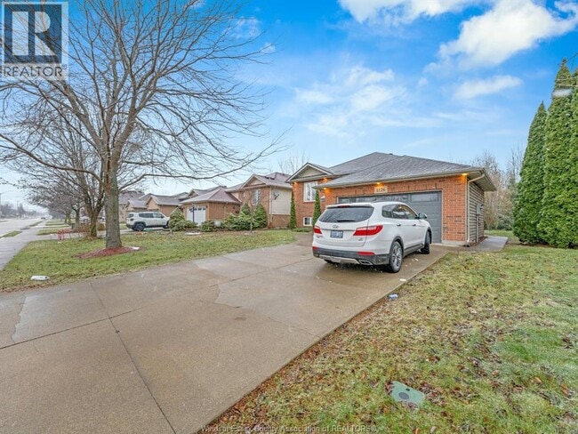 Building Photo - 1126 Banwell Rd