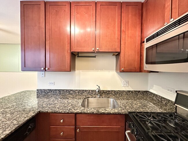 Building Photo - 650 W Wrightwood Ave