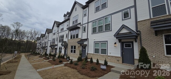 Foto del edificio - 2324 Donnelly Hls Ln
