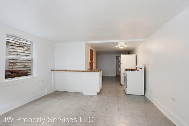 Building Photo - 604 N Bernadotte St