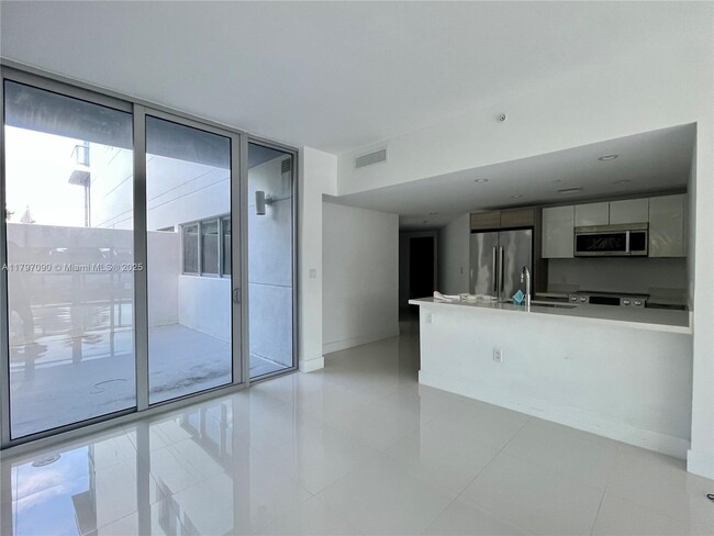 Foto del edificio - 9940 W Bay Harbor Dr
