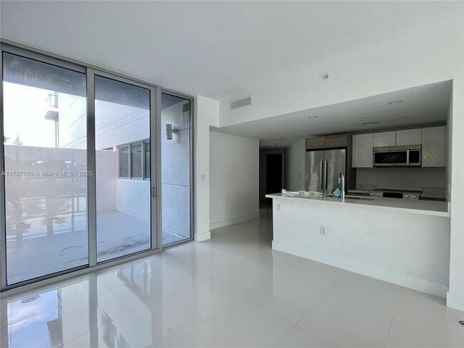Building Photo - 9940 W Bay Harbor Dr
