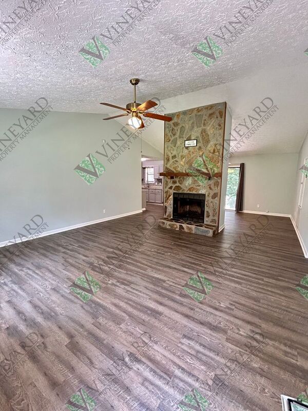 Foto del edificio - 351 Knollwood Lane