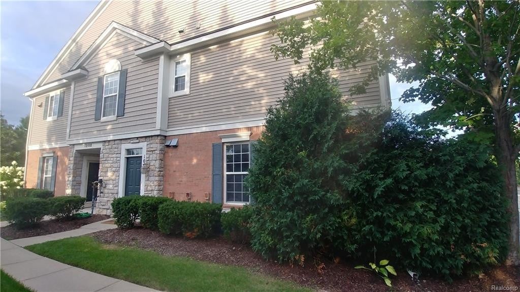 1004 Alameda Blvd, Troy, MI 48085 Condo for Rent in Troy, MI