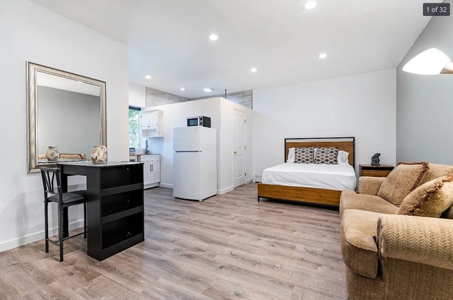 Building Photo - 136 Farallon Dr