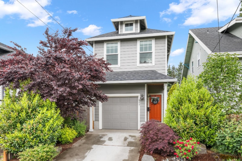 Primary Photo - 8217 N Fiske Ave