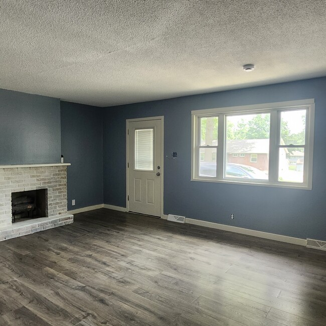 Building Photo - 2214 Girard Ave
