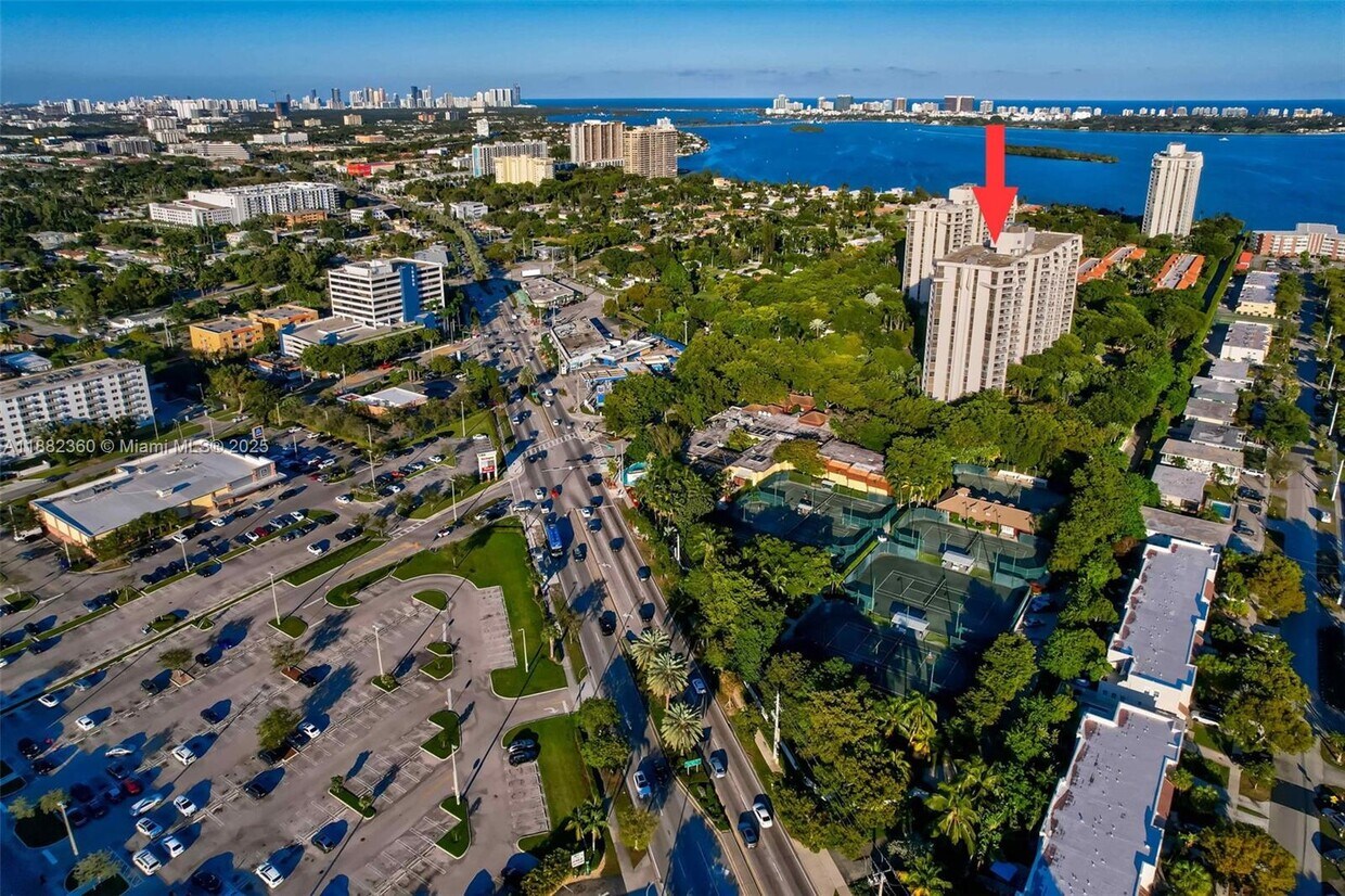 Foto principal - 2000 Towerside Terrace