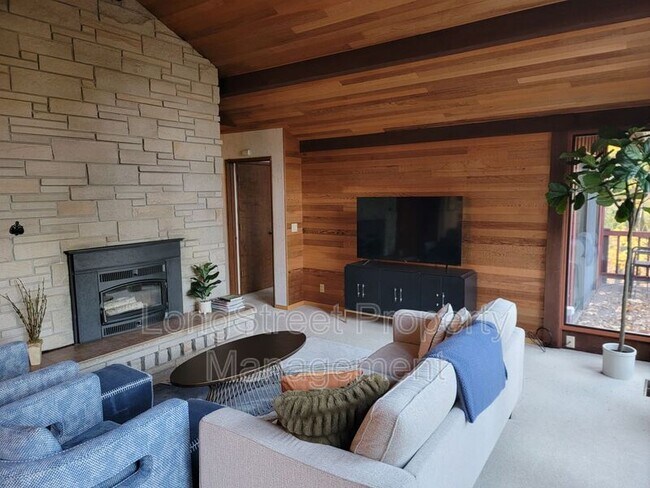 Foto del edificio - 2720 NW Glenwood Dr