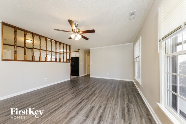 Building Photo - 2016 Claxton Dr SW