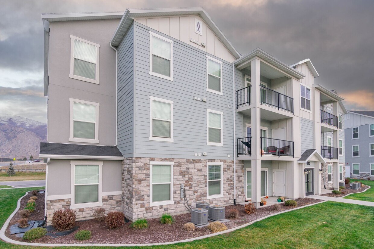 Primary Photo - Charming 3-Bed, 2-Bath, Condo in The Villa...