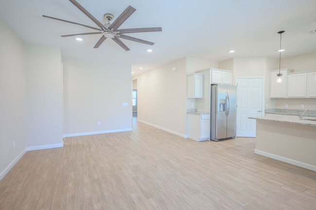 Foto del edificio - CUTE HOME!! AVAILABLE NOW!! 3 Bedroom 2 Bath