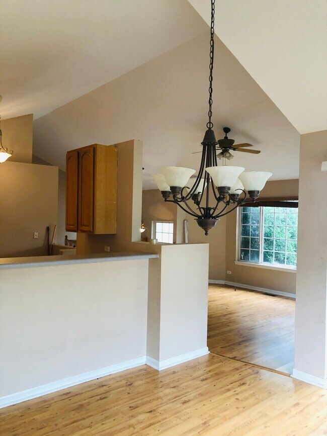 Building Photo - 3415 Ravinia Cir