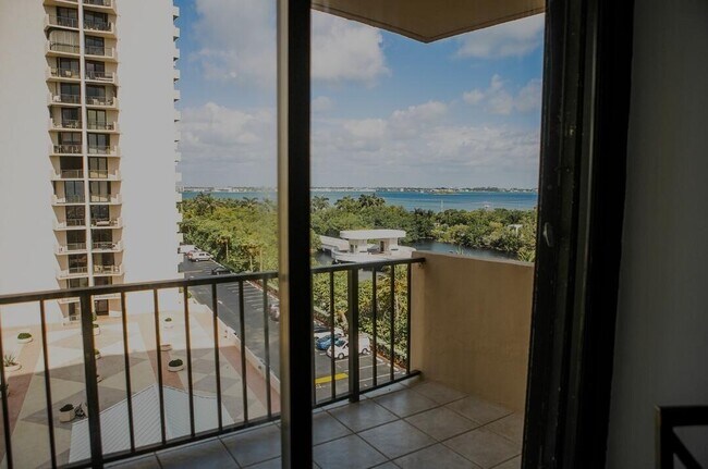 Foto del edificio - 4200 N Ocean Dr