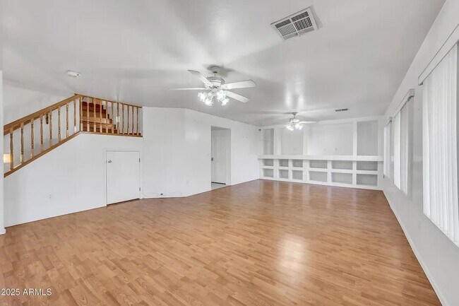 Foto del edificio - 1342 N McKenna Ln