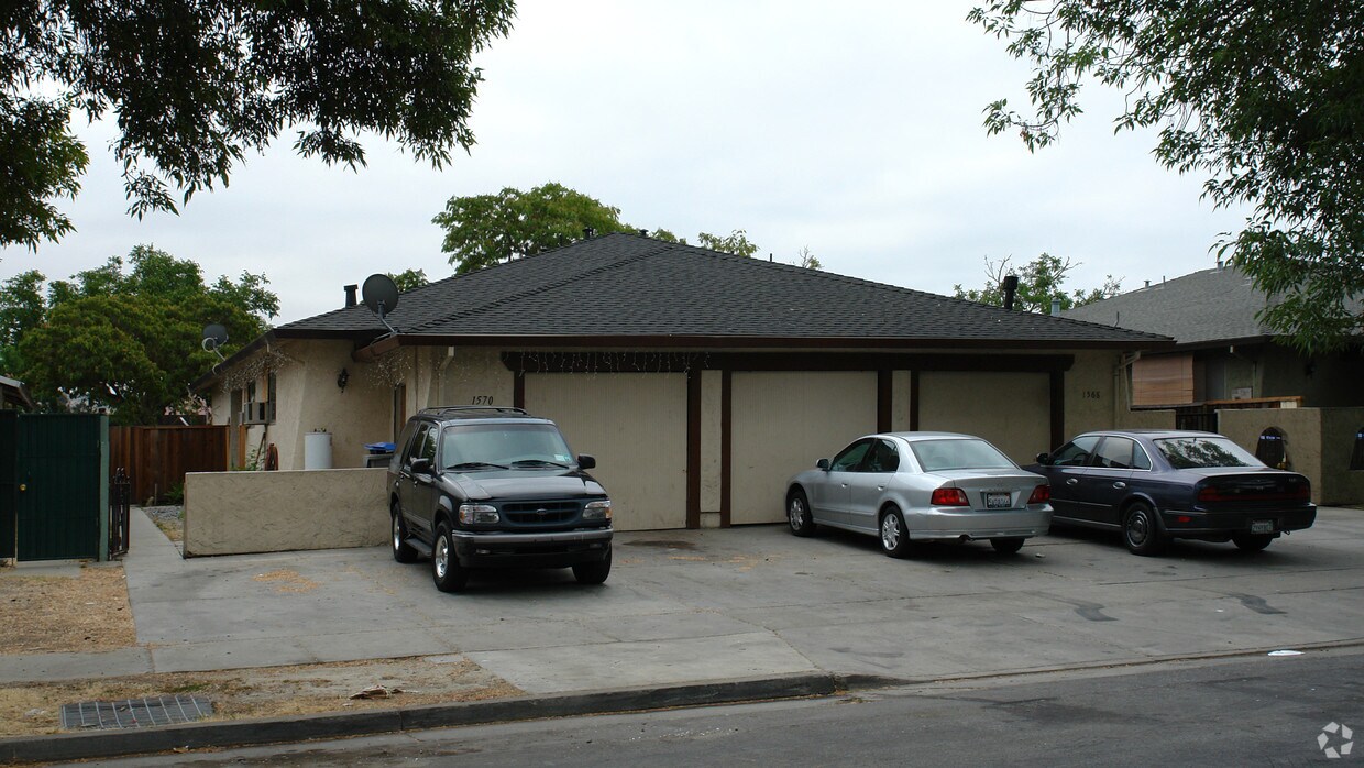 Primary Photo - 1568-1570 Flanigan Dr
