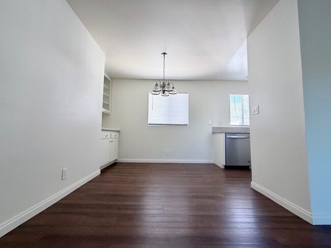 Building Photo - 1021 San Andres St