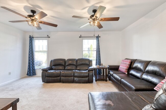 Building Photo - 10595 Blue Bell Way