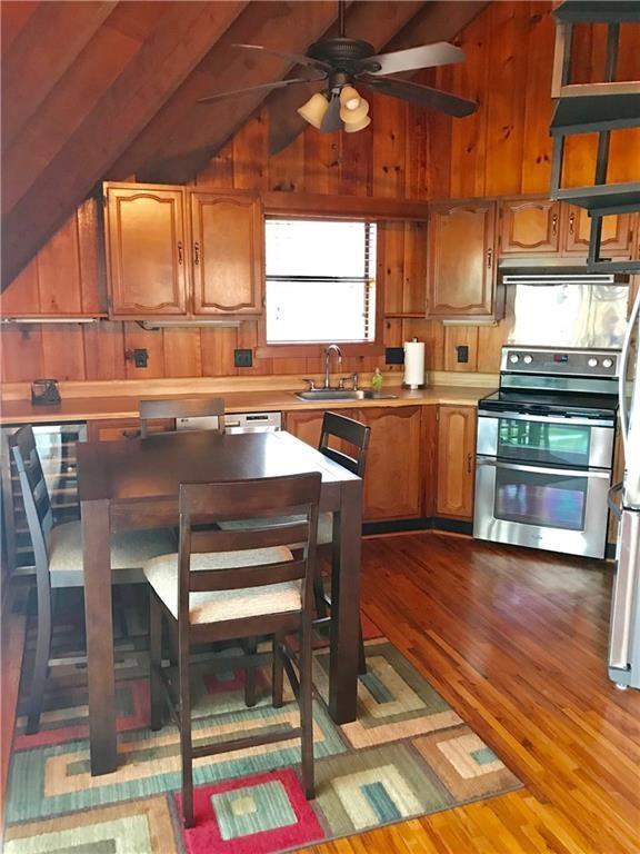 Foto del edificio - 3225 Lake Rd Cir