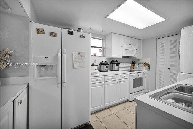 Foto del edificio - 6320 SW 138th Ct